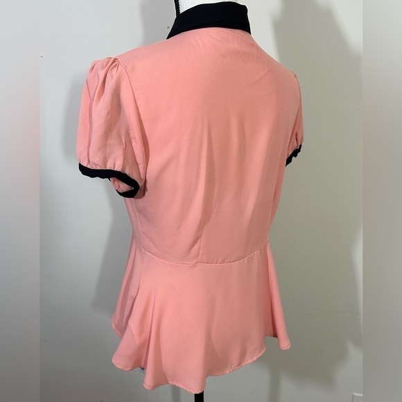 Forever 21 sz med in a peach shade with black accents. A touch of a vintage look - Picture 3 of 12